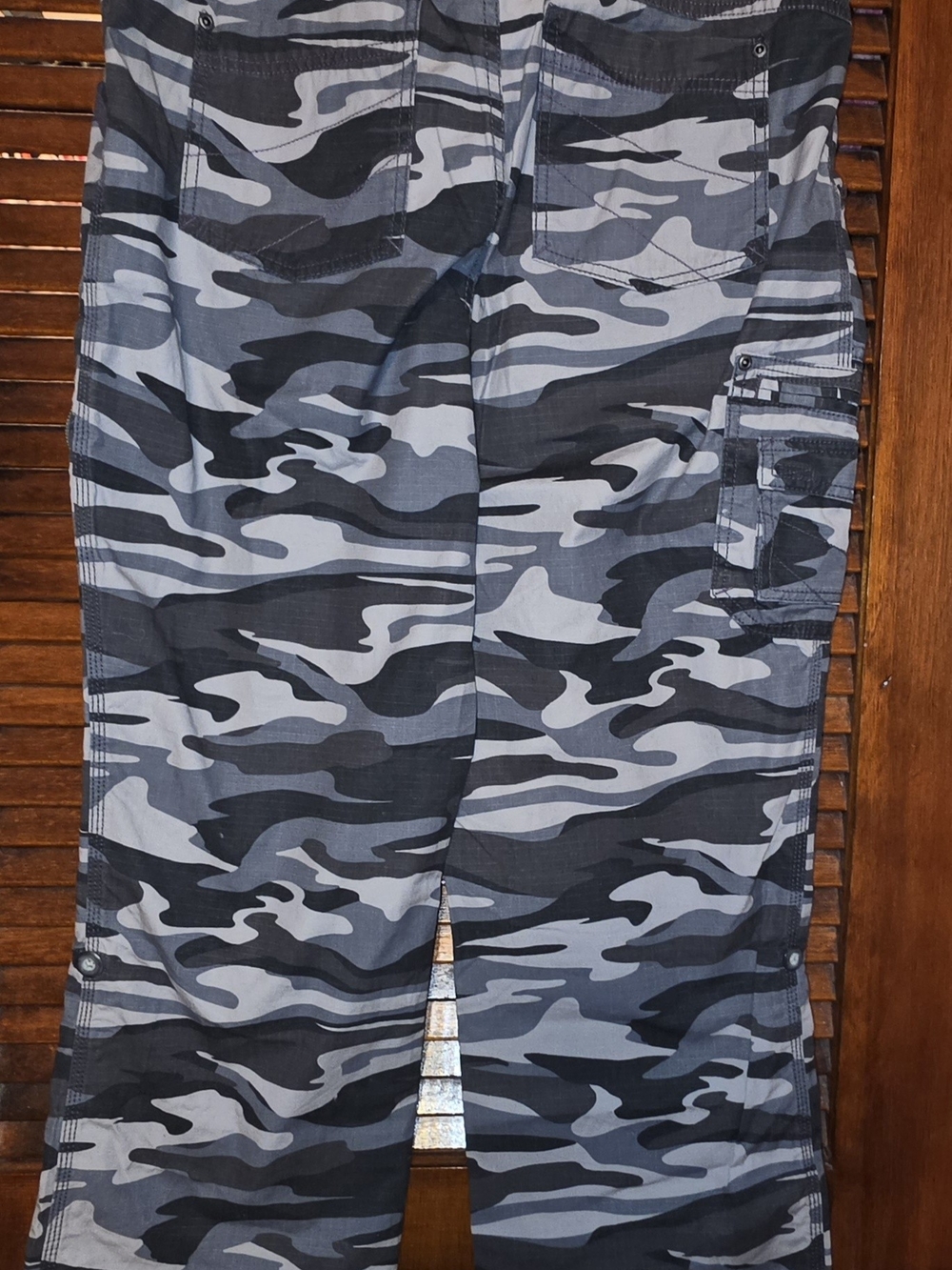 Cabela's Ladies Gray & Black Camouflage Cargo Pants